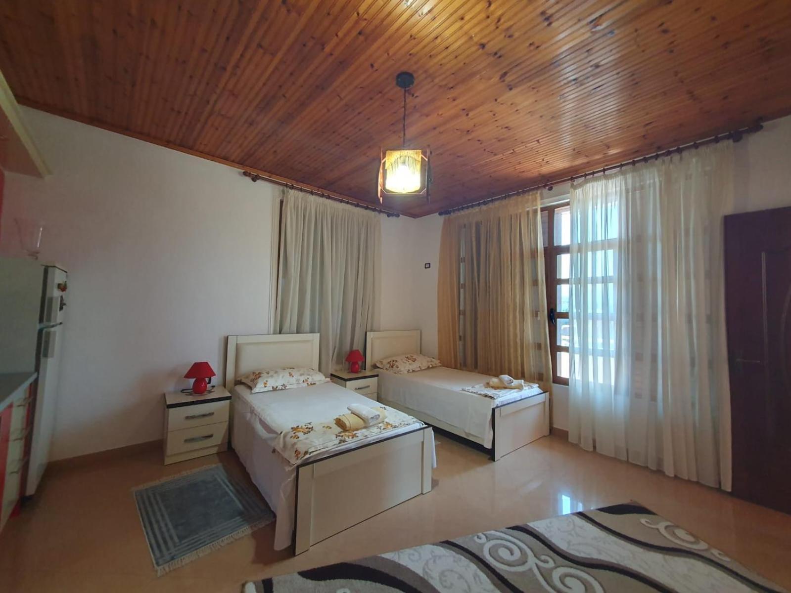 Sara Guesthouse Берат Экстерьер фото