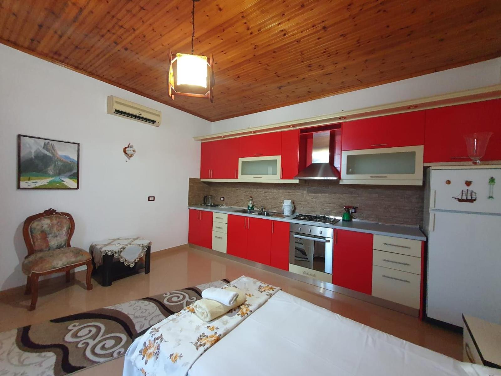 Sara Guesthouse Берат Экстерьер фото