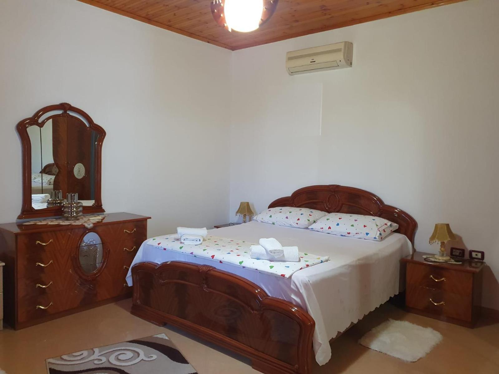 Sara Guesthouse Берат Экстерьер фото